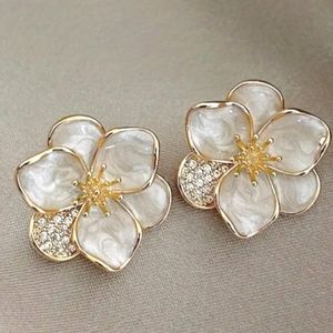 NEW Flower Shaped Stud Earrings with Rhinestones